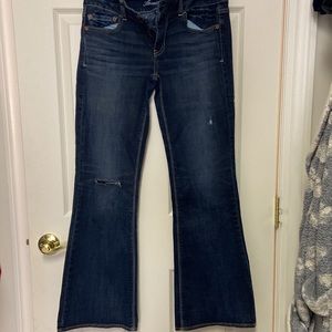 American eagle distressed jeans. Artist style